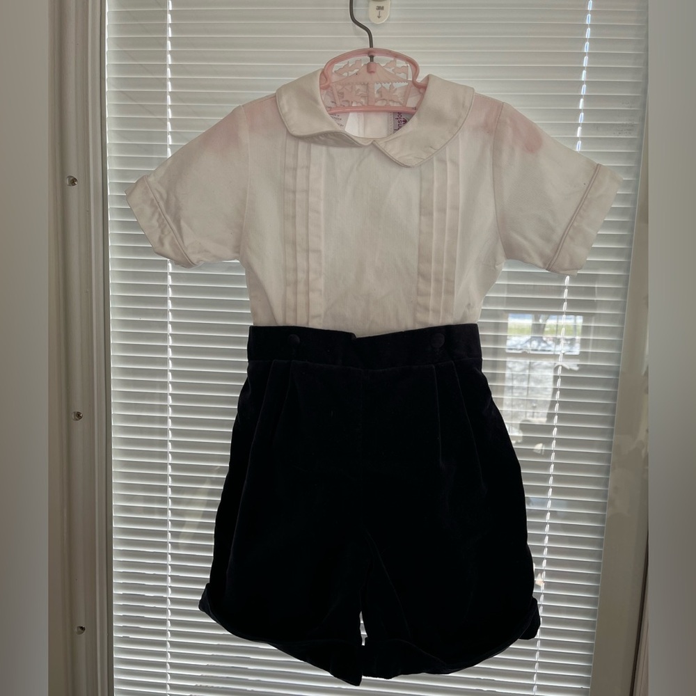 Toddler Size 2 Jon Jon perfect for Christmas or Pictures.